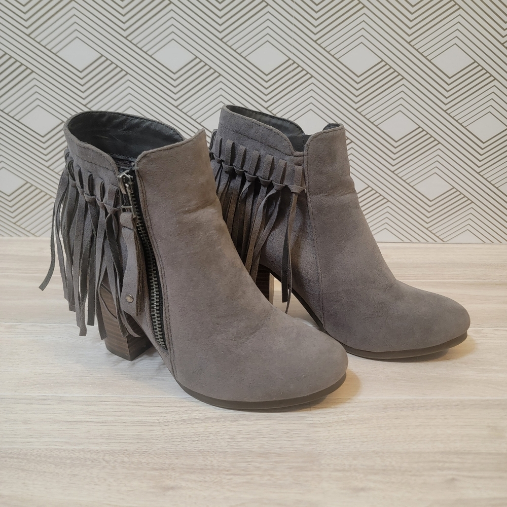 Breckelles "Gail-26" Gray Fringe Ankle Boots
